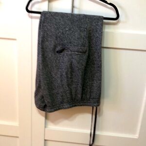 Dots Jogger with two side pockets with tie strings on waist.